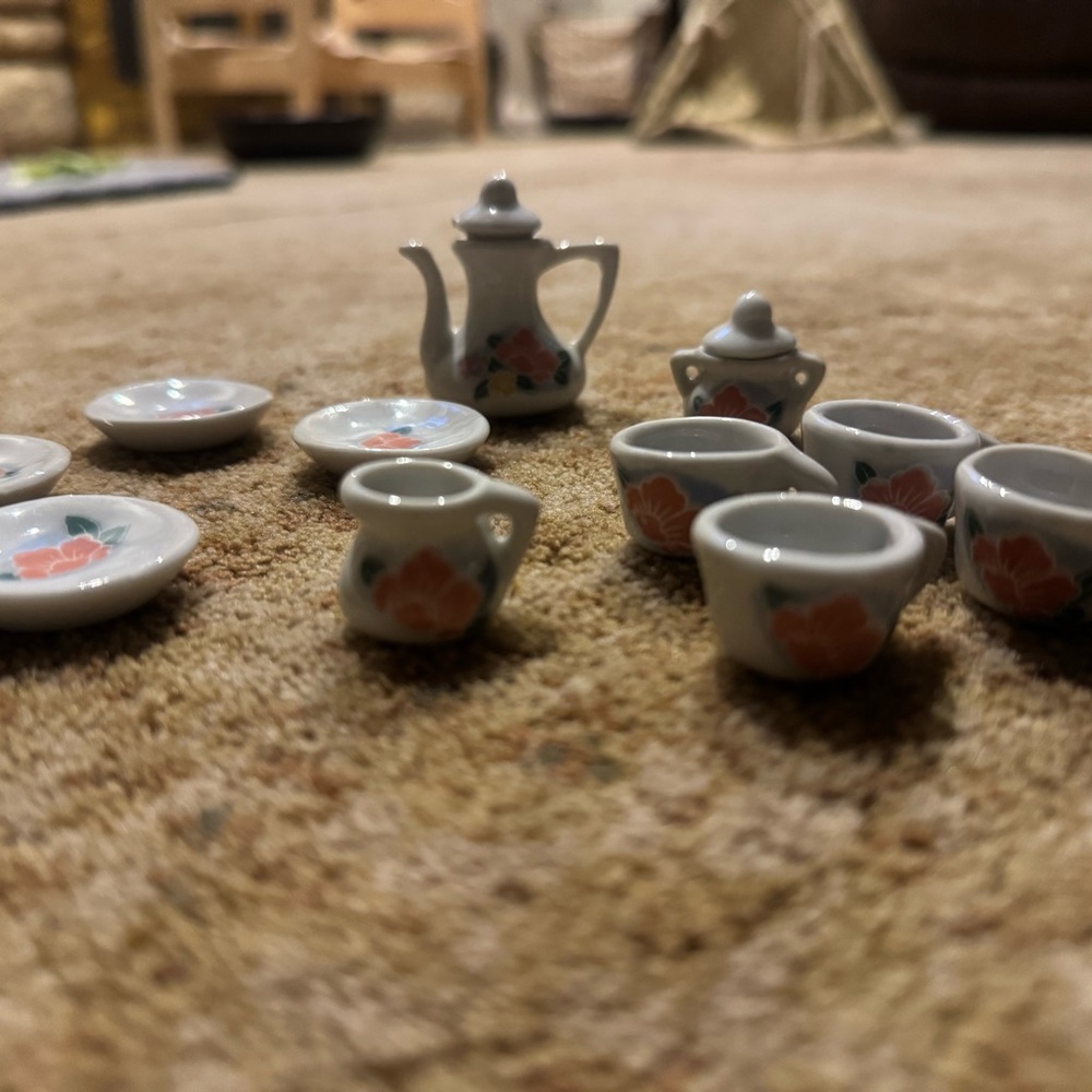 Miniature Ceramic Tea Set - Picture 4 of 4